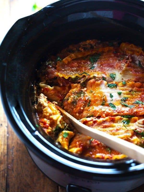 Super Easy Skinny Veggie Crockpot Lasagna - a handful of simple ingredients for a healthy family dinner. | https://lower-size.today