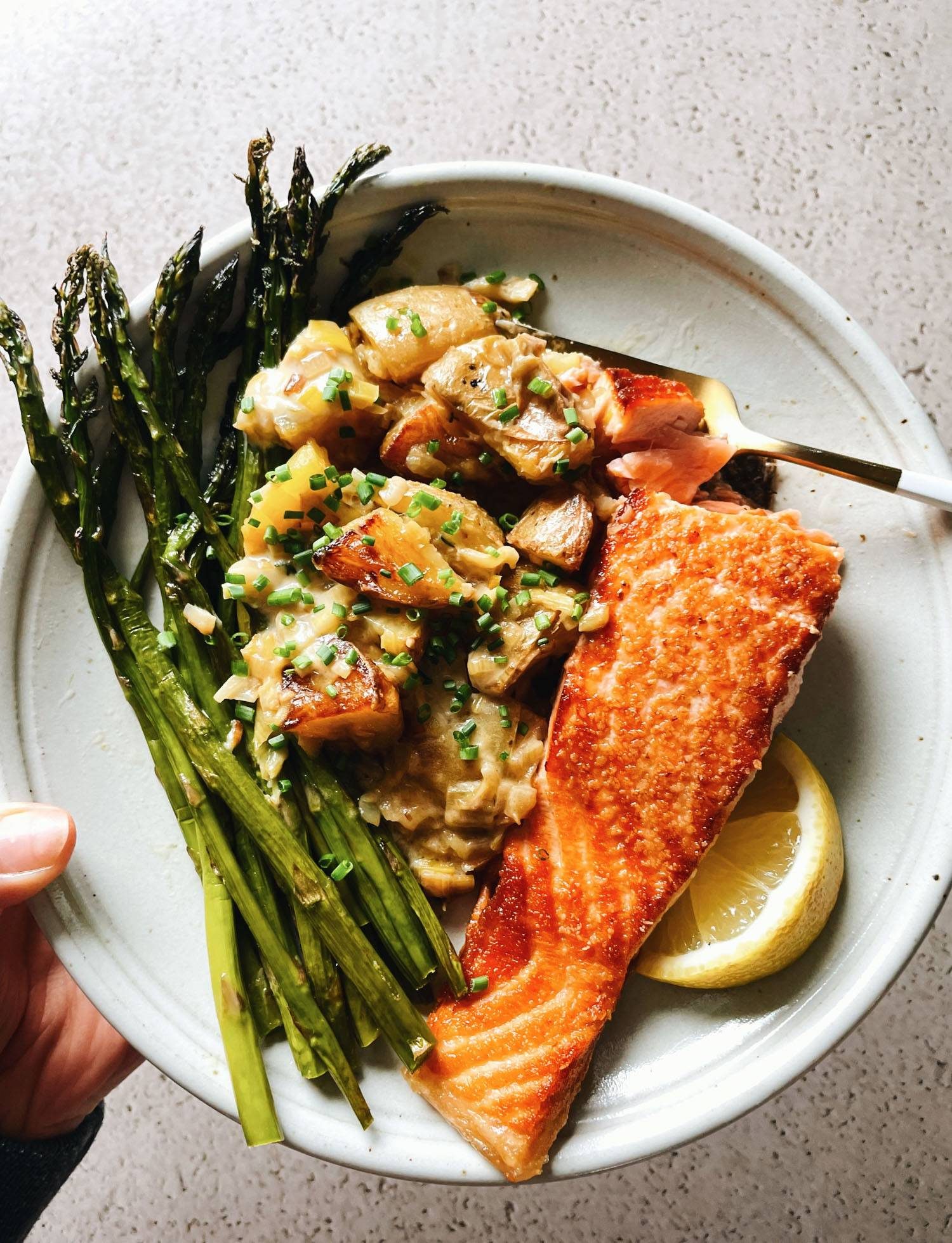 Salmon with potatoes and asparagus.