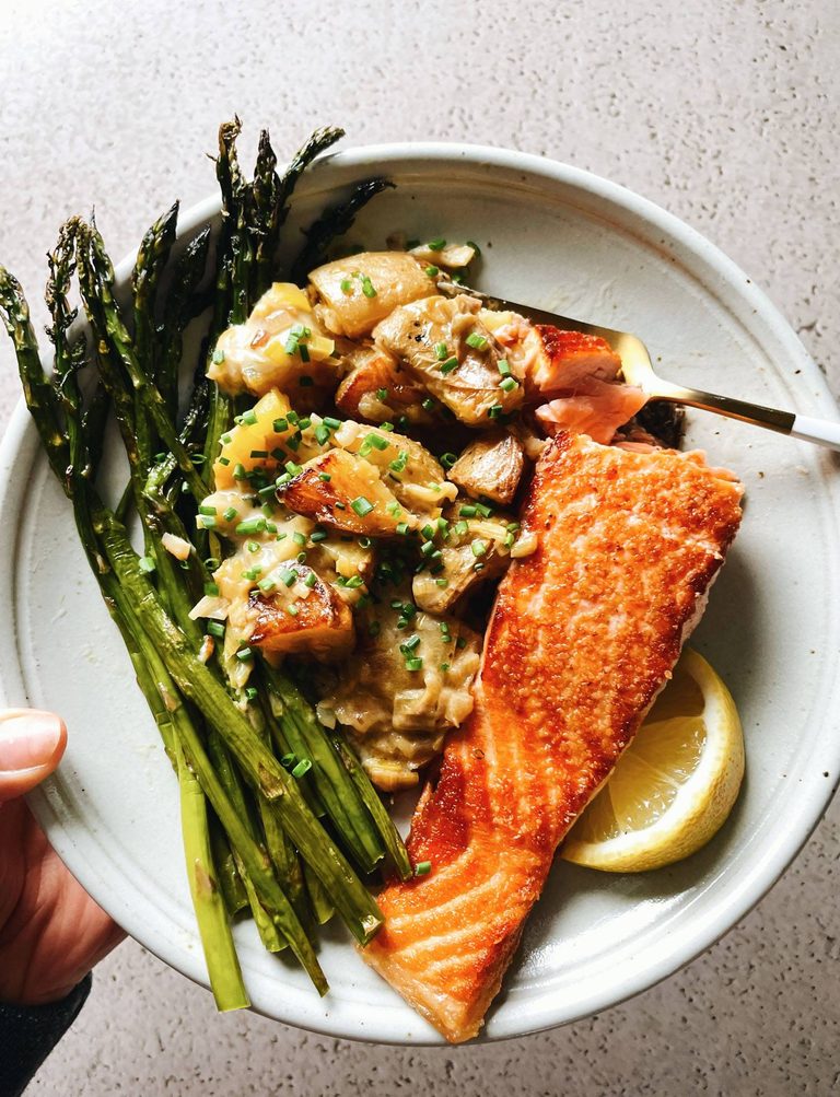 Salmon with potatoes and asparagus.